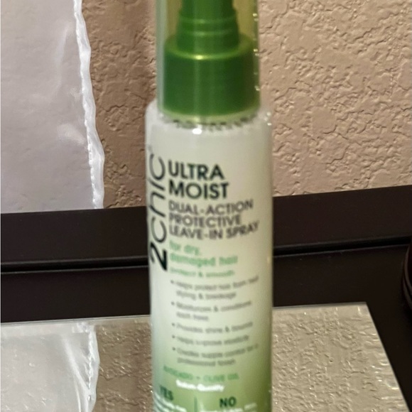 New: Giovanni 2 Chic Ultra Moist dual action protection leave in spray 4 fl oz. - Picture 4 of 13